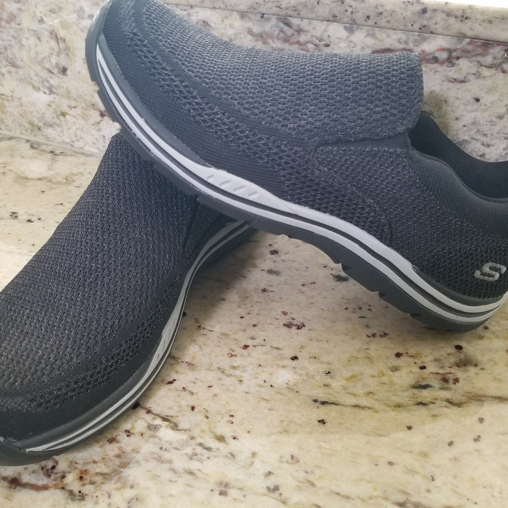 Skechers state's sz 9 women 2big 4me more like sz 10